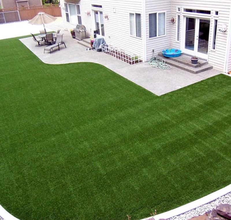 Artificial-grass-backyard-3